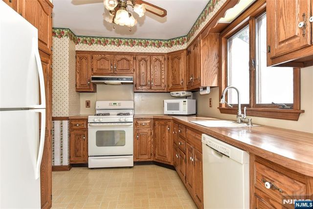 16 Wilson Terrace, Waldwick, NJ 07463
