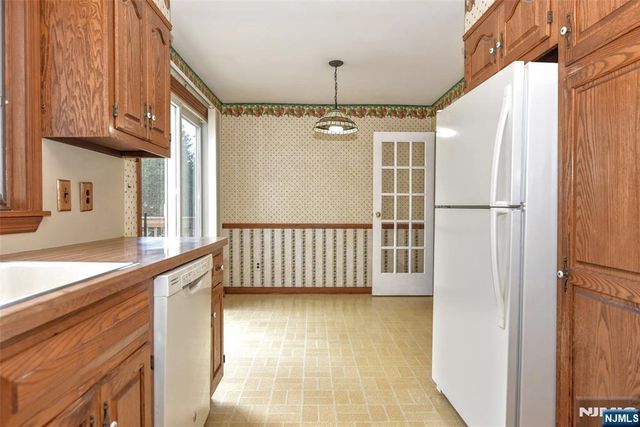 16 Wilson Terrace, Waldwick, NJ 07463