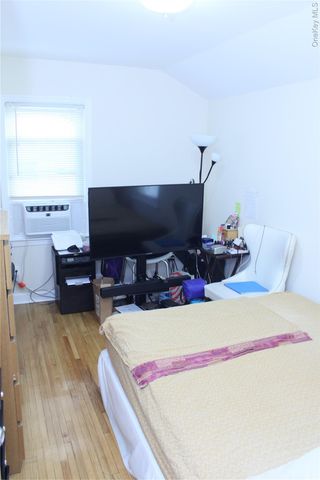 24 Garnet Place, Elmont, NY 11003