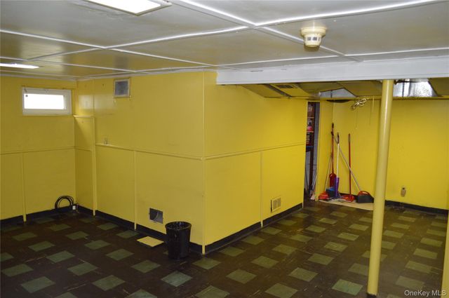 24 Garnet Place, Elmont, NY 11003