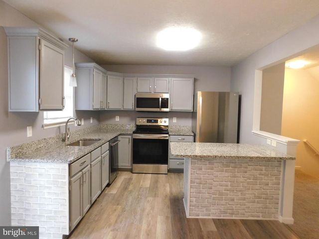 102 ZEPHYR LN, Winchester, VA 22602