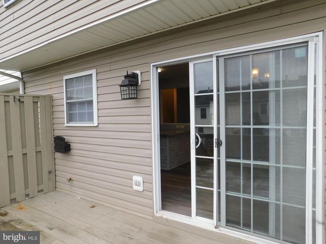 102 ZEPHYR LN, Winchester, VA 22602