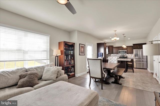 42 CANVASBACK LN, Elizabethtown, PA 17022