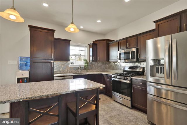 42 CANVASBACK LN, Elizabethtown, PA 17022