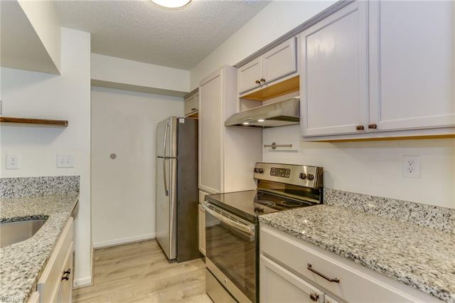 1433 Lake Geneve DR, Virginia Beach, VA 23464