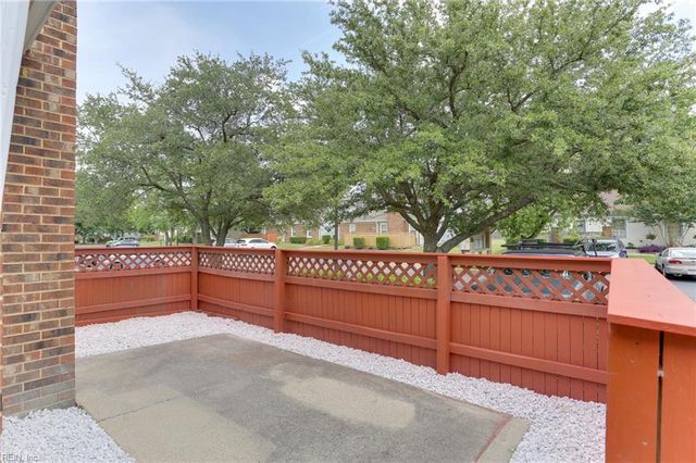 1433 Lake Geneve DR, Virginia Beach, VA 23464