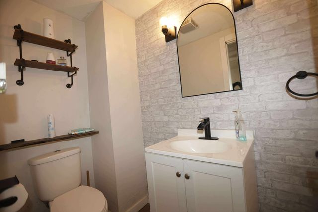 935 Marvel Avenue, Woodstock, IL 60098