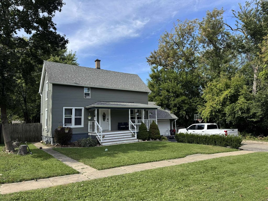 935 Marvel Avenue, Woodstock, IL 60098