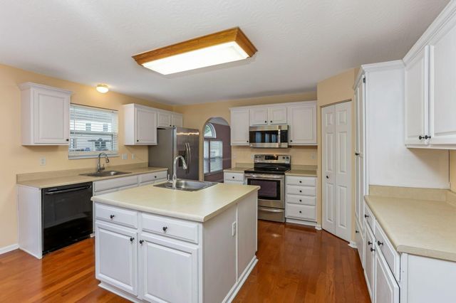 117 Deer Path Court, Pataskala, OH 43062
