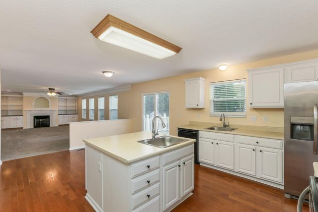 117 Deer Path Court, Pataskala, OH 43062