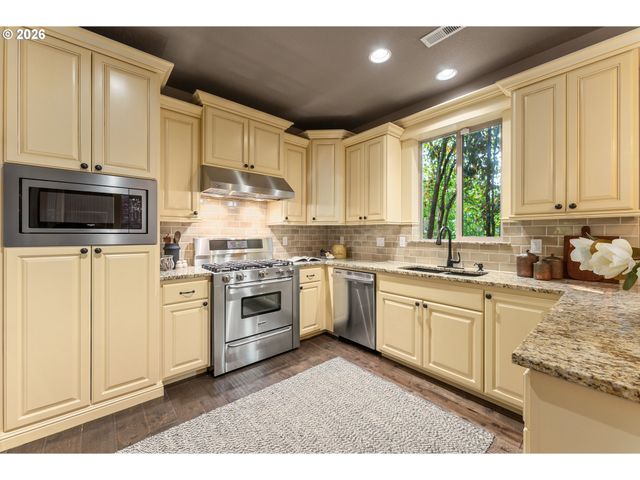 526 Ne Beech St, Portland, OR 97212