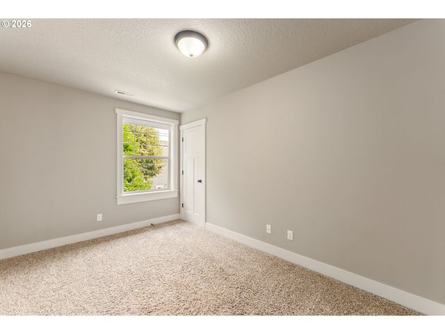 526 Ne Beech St, Portland, OR 97212