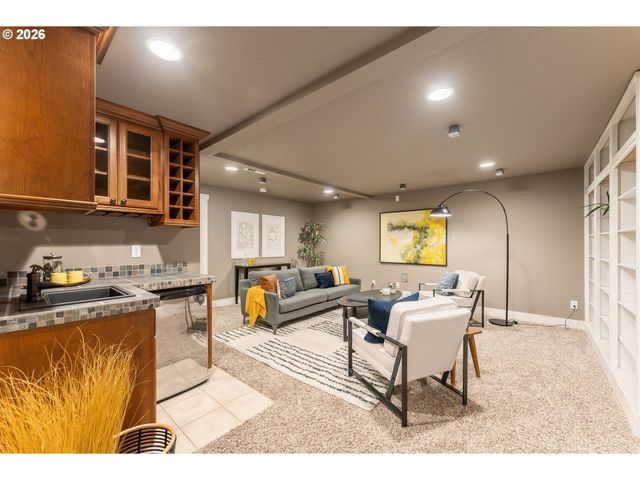 526 Ne Beech St, Portland, OR 97212