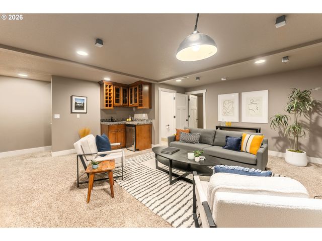 526 Ne Beech St, Portland, OR 97212