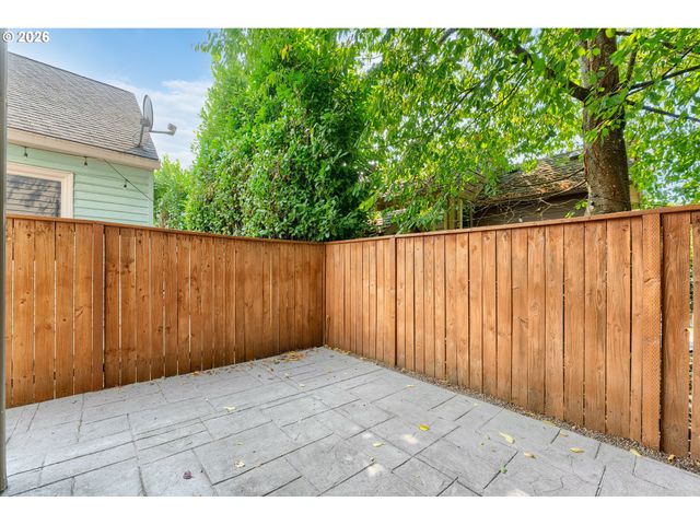526 Ne Beech St, Portland, OR 97212
