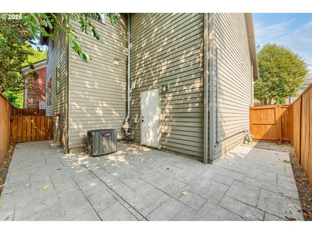 526 Ne Beech St, Portland, OR 97212