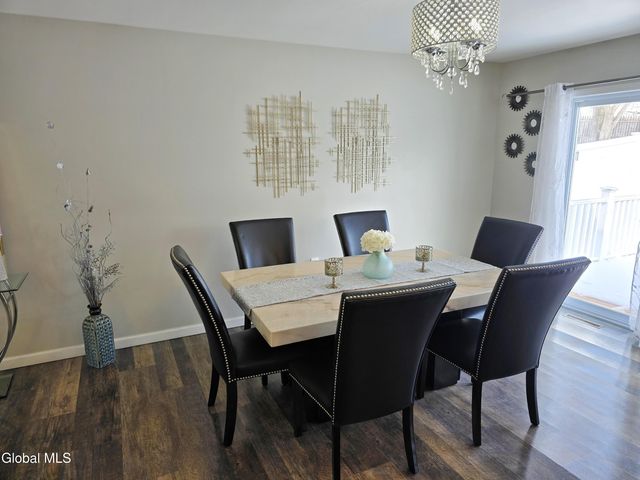 10 Franklin Avenue, North Greenbush, NY 12198