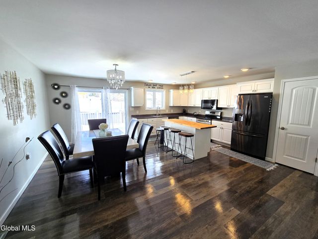 10 Franklin Avenue, North Greenbush, NY 12198