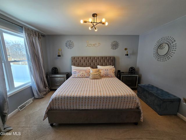 10 Franklin Avenue, North Greenbush, NY 12198