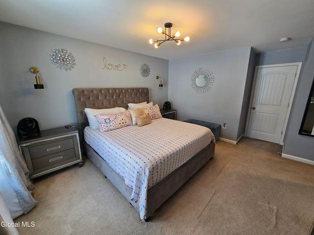 10 Franklin Avenue, North Greenbush, NY 12198