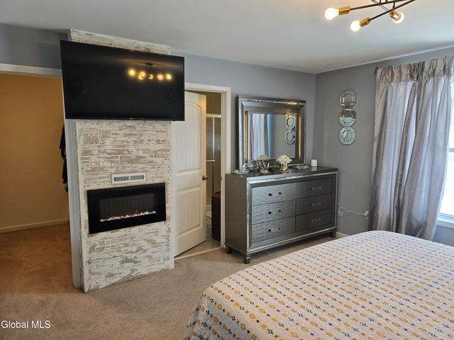 10 Franklin Avenue, North Greenbush, NY 12198