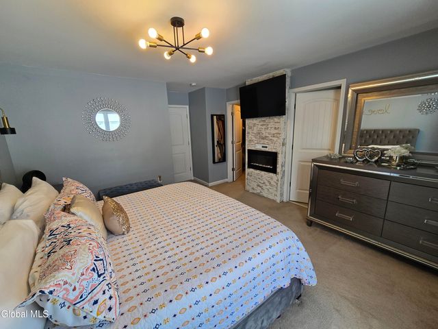 10 Franklin Avenue, North Greenbush, NY 12198