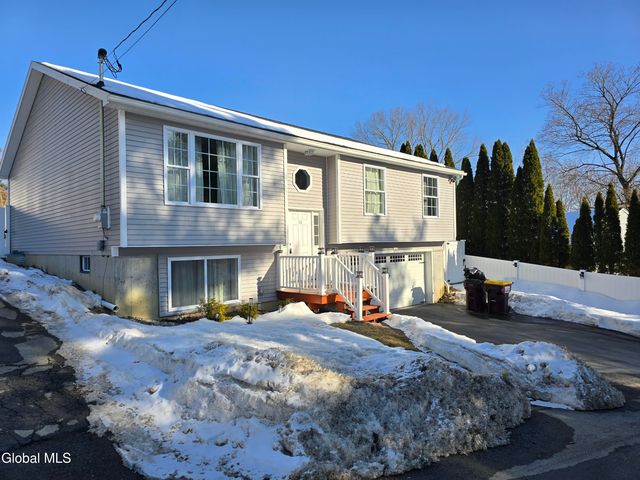 10 Franklin Avenue, North Greenbush, NY 12198
