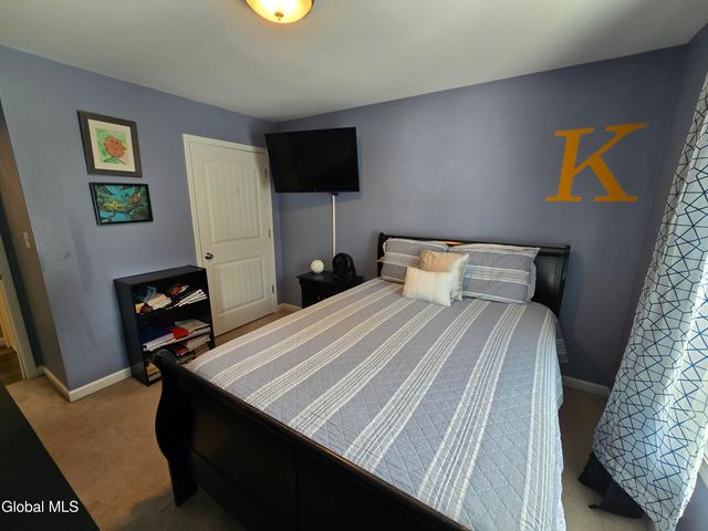 10 Franklin Avenue, North Greenbush, NY 12198