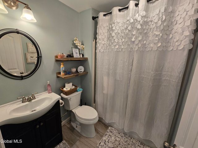 10 Franklin Avenue, North Greenbush, NY 12198