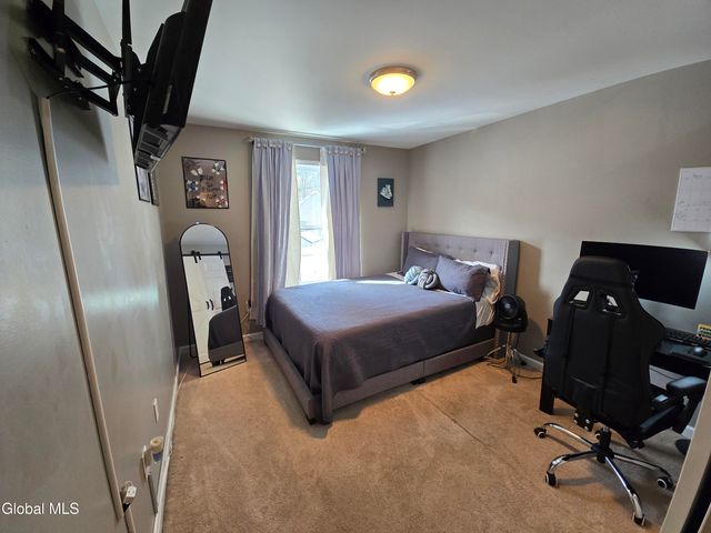 10 Franklin Avenue, North Greenbush, NY 12198