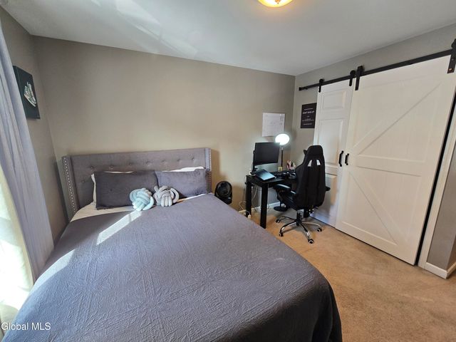 10 Franklin Avenue, North Greenbush, NY 12198