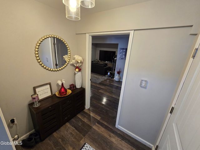 10 Franklin Avenue, North Greenbush, NY 12198