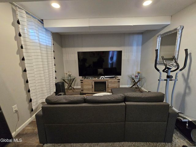 10 Franklin Avenue, North Greenbush, NY 12198