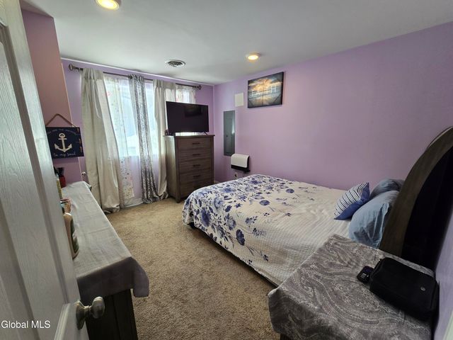 10 Franklin Avenue, North Greenbush, NY 12198