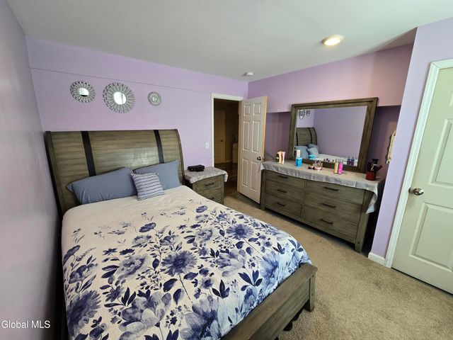 10 Franklin Avenue, North Greenbush, NY 12198