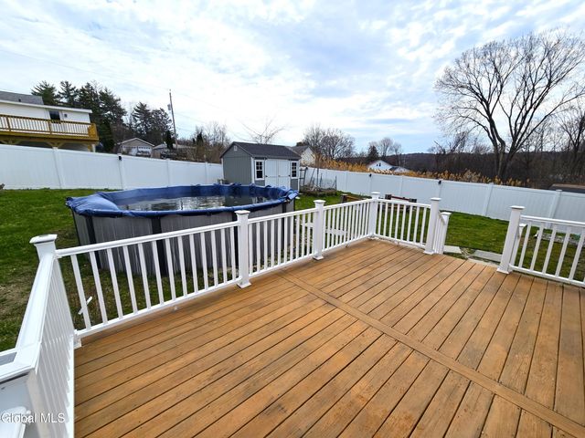 10 Franklin Avenue, North Greenbush, NY 12198