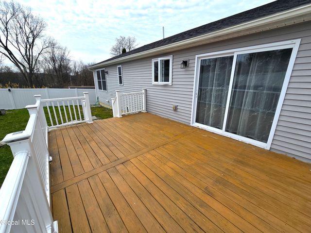 10 Franklin Avenue, North Greenbush, NY 12198