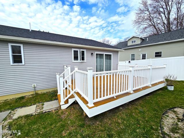 10 Franklin Avenue, North Greenbush, NY 12198
