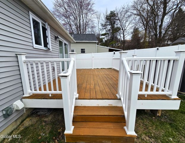 10 Franklin Avenue, North Greenbush, NY 12198