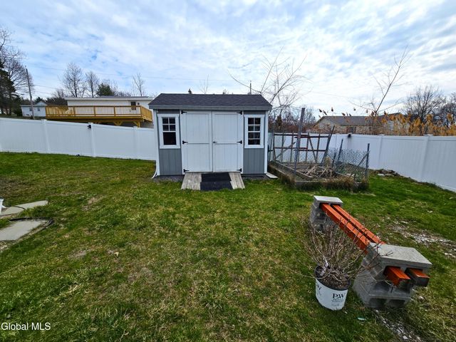 10 Franklin Avenue, North Greenbush, NY 12198