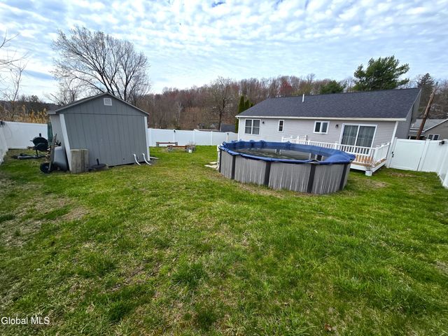 10 Franklin Avenue, North Greenbush, NY 12198