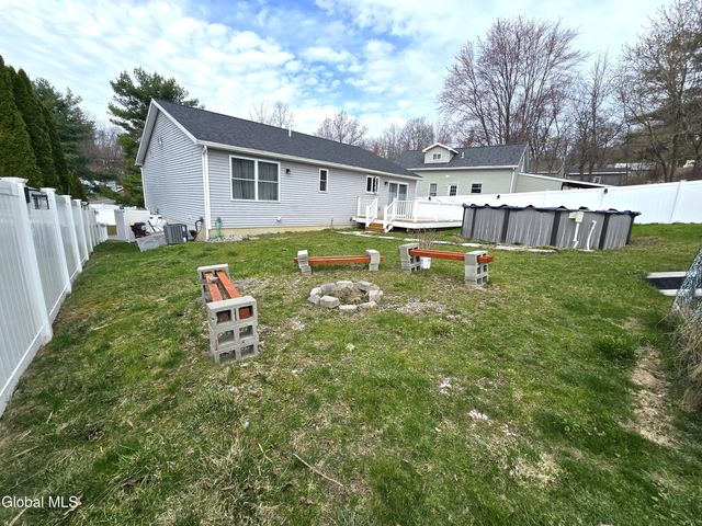 10 Franklin Avenue, North Greenbush, NY 12198