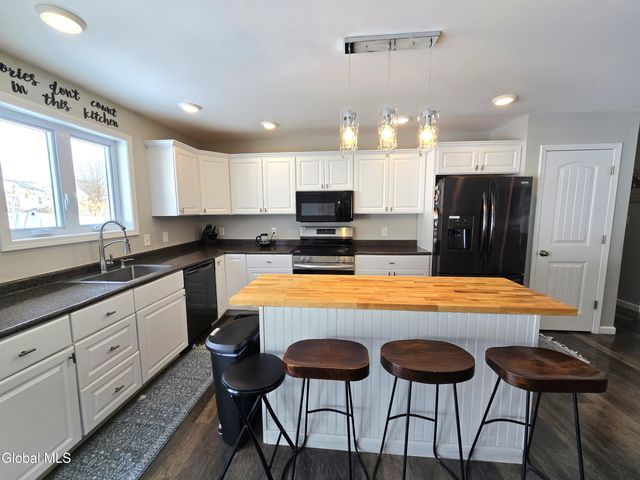 10 Franklin Avenue, North Greenbush, NY 12198