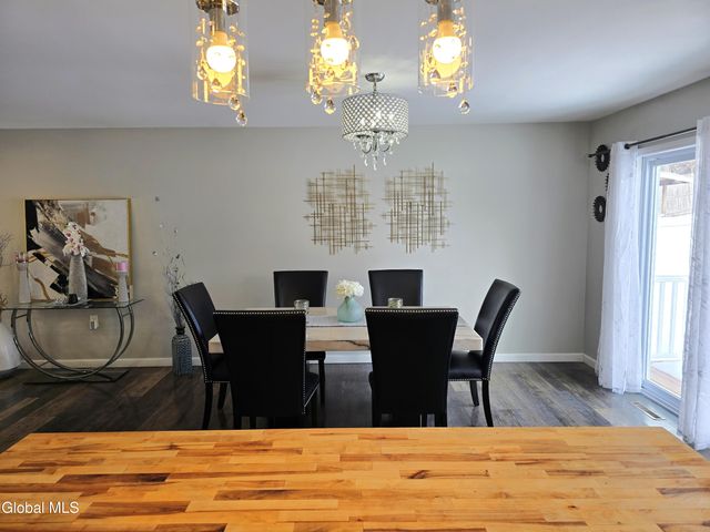 10 Franklin Avenue, North Greenbush, NY 12198