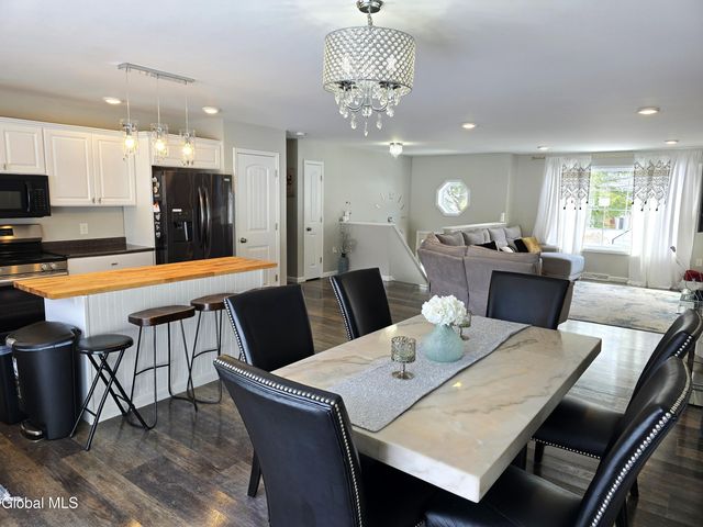 10 Franklin Avenue, North Greenbush, NY 12198