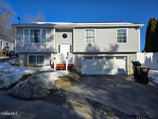 10 Franklin Avenue, North Greenbush, NY 12198