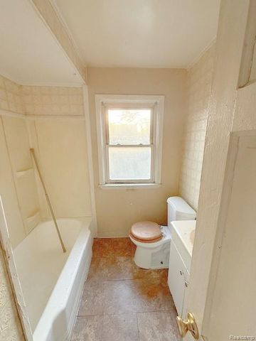 18950 Biltmore Street, Detroit, MI 48235