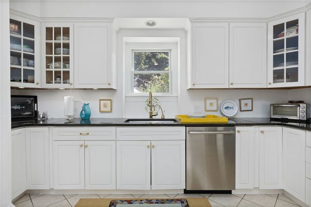 553 Bellevue Avenue 1, Newport, RI 02840