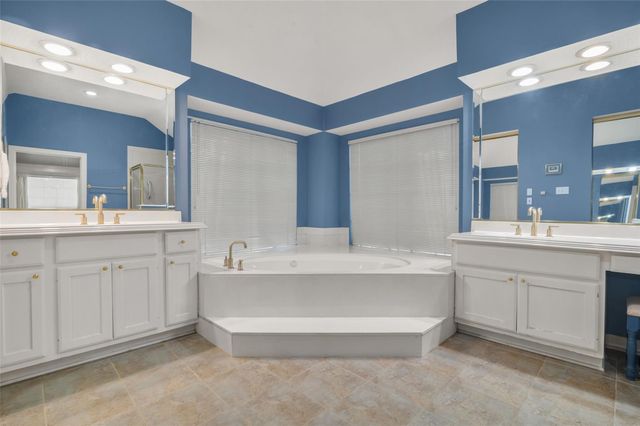 1735 Les Talley Drive, El Lago, TX 77586