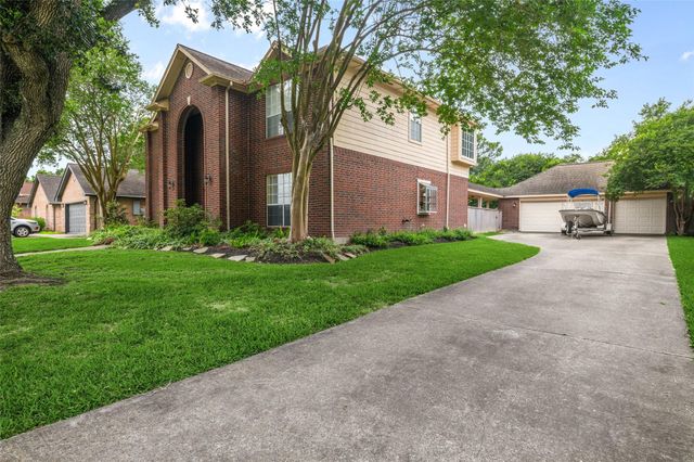 1735 Les Talley Drive, El Lago, TX 77586